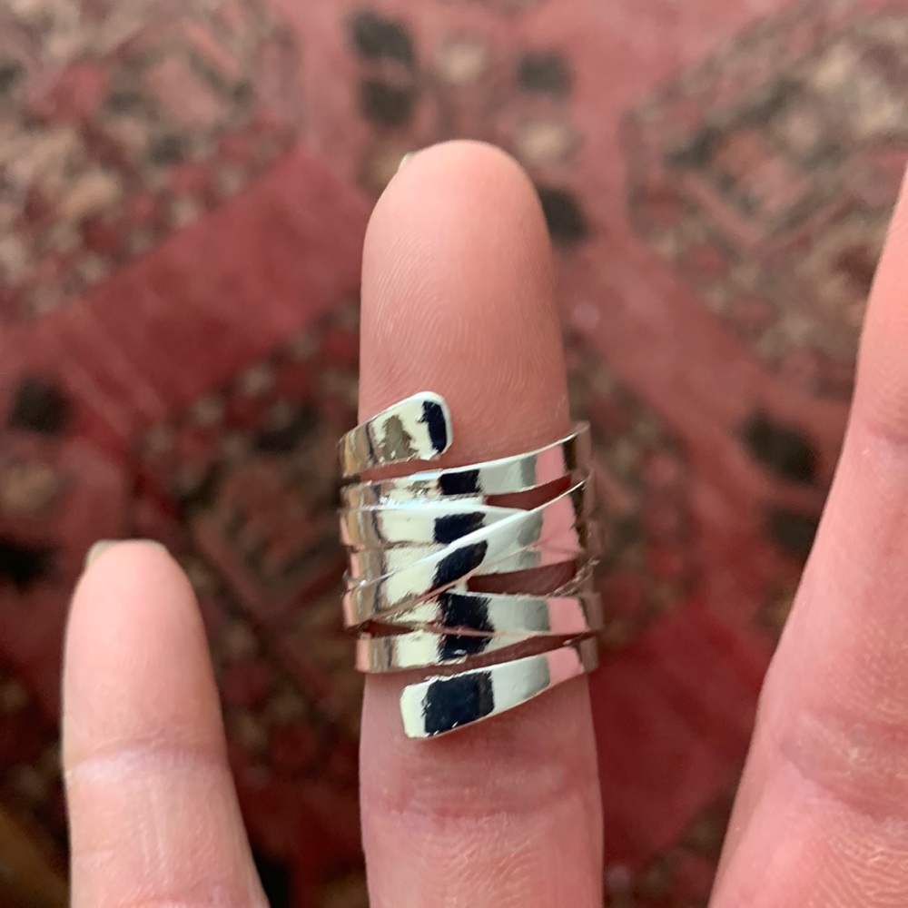 NWT!! Size 6 silver plated stack band ring